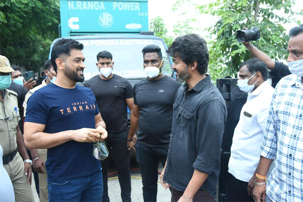 PICS: MS Dhoni meets Thalapathy Vijay on the sets of Beast in Chennai