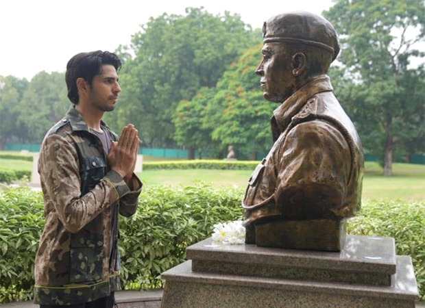 On 75th Independence Day, Sidharth Malhotra pays respect to Captain Vikram Batra and other patriotic leaders at National War Memorial in Delhi On 75th Independence Day, Sidharth Malhotra pays respect to Captain Vikram Batra and other patriotic leaders at National War Memorial in Delhi