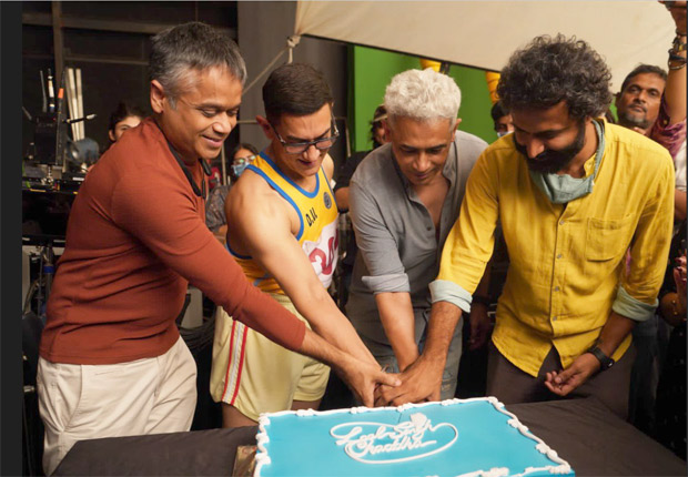 Atul Kulkarni shares post wrap photo with Aamir Khan from the sets of Laal Singh Chaddha