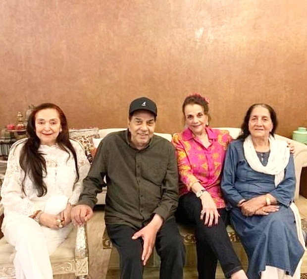 Dharmendra Makes A Rare Joint Appearance With First Wife Prakash Kaur ...