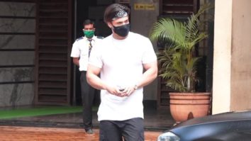 EMOTIONAL- Asim Riaz, Rashami, Aly, Arjun arrive at Sidharth Shukla’s house to see him last time