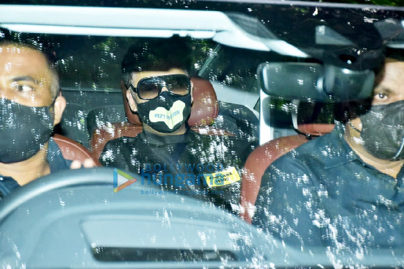 photos ajay devgn sidharth malhotra arjun kapoor and other celebs snapped at akshay kumars house in juhu 6
