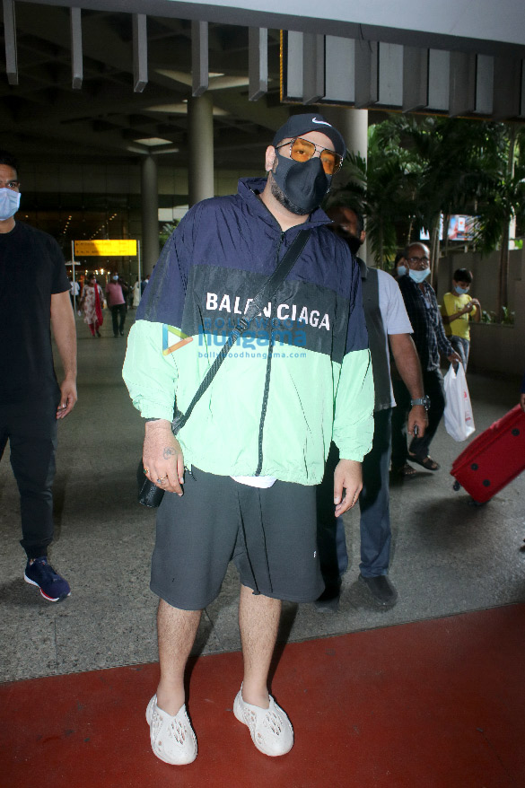 photos akshay kumar kangana ranaut kriti kharbanda and others snapped at the airport 1