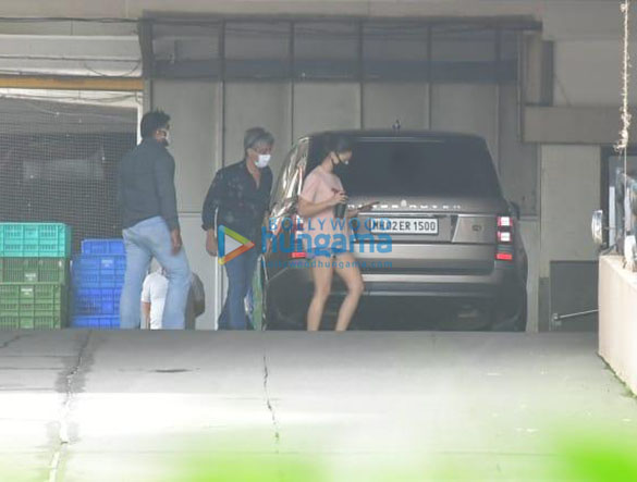 photos alia bhatt spotted in bandra 5