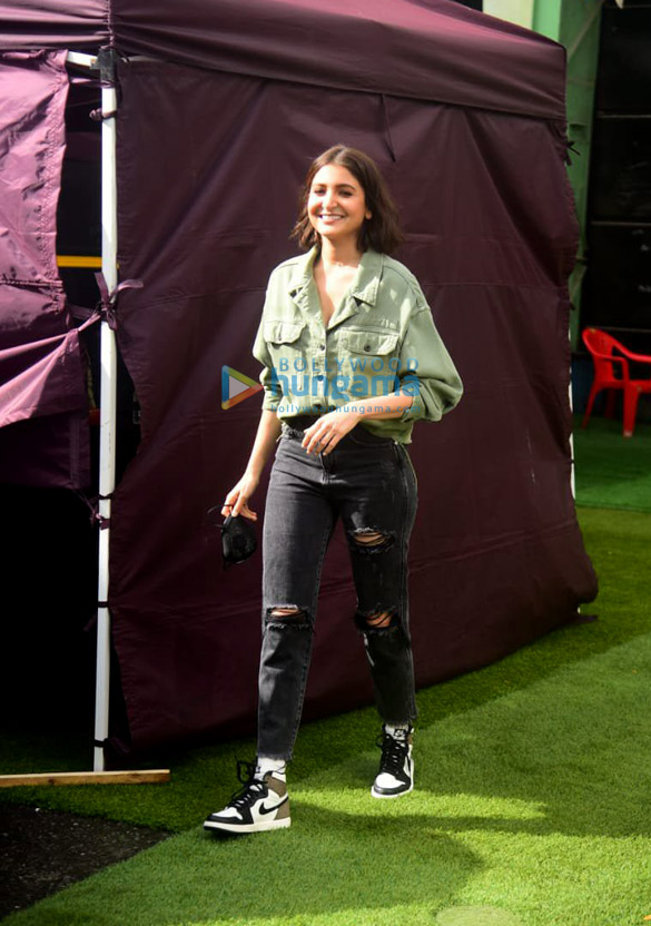 photos anushka sharma snapped during brand shoot in filmcity goregaon 3