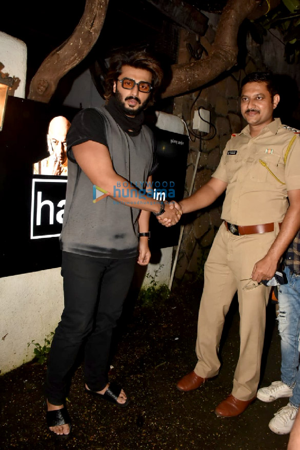 photos arjun kapoor snapped at hakims aalim salon in bandra 2 2