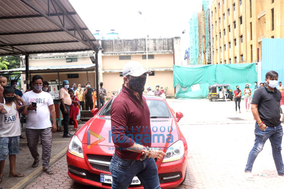 photos ashoke pandit asim riaz and hindustani bhau snapped at cooper hospital 3