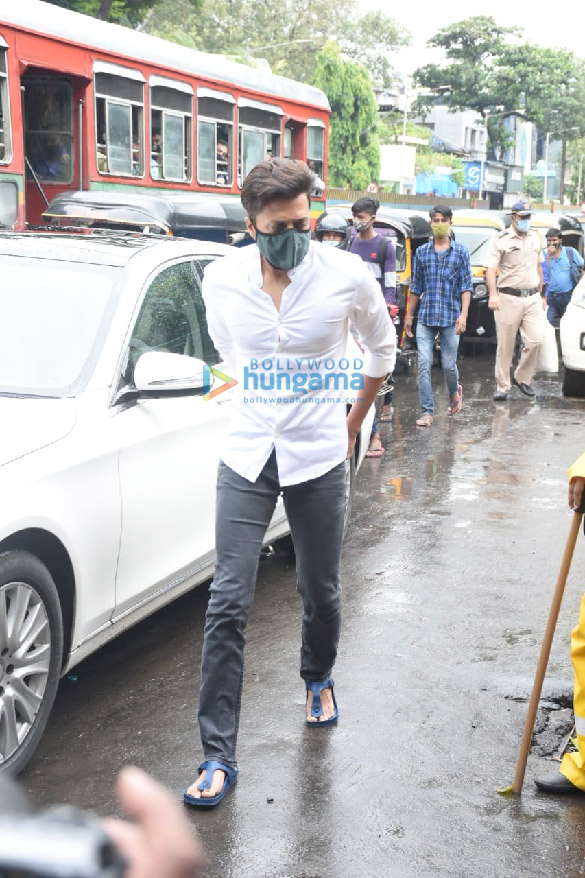 photos celebs attend akshay kumars mother aruna bhatias funeral 1