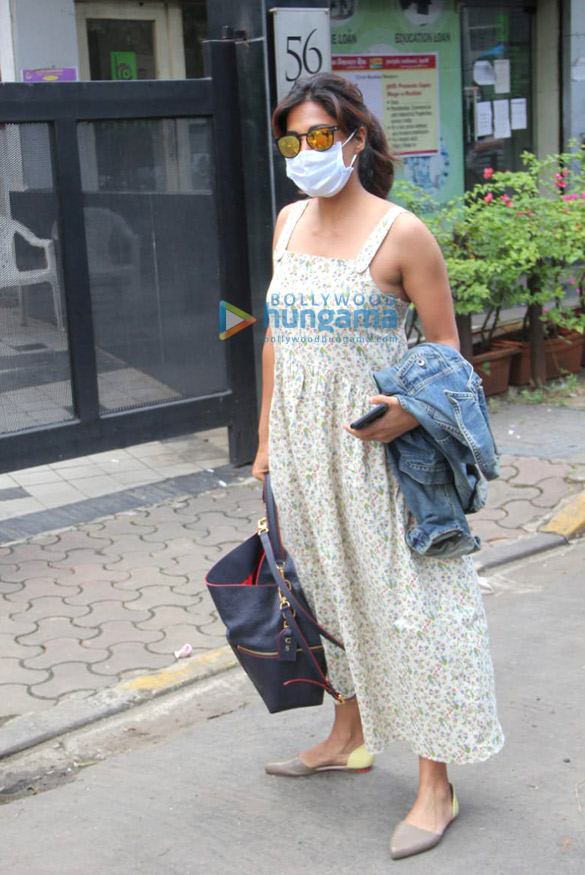 photos chitrangda singh spotted outside a dubbing studio in bandra 3