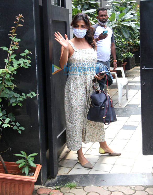 photos chitrangda singh spotted outside a dubbing studio in bandra 4
