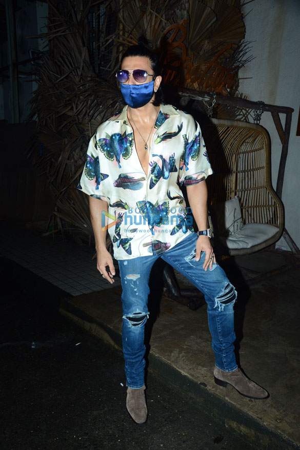 photos deepika padukone pv sindhu and ranveer singh snapped at bastian in worli 1