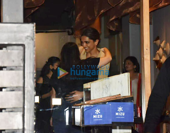photos deepika padukone snapped at mizu in khar 4
