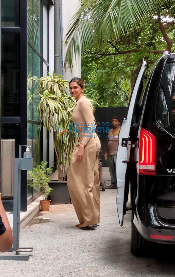 photos deepika padukone spotted at maddock films office 3 2