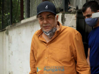 Photos: Dharmendra snapped at a clinic in Juhu
