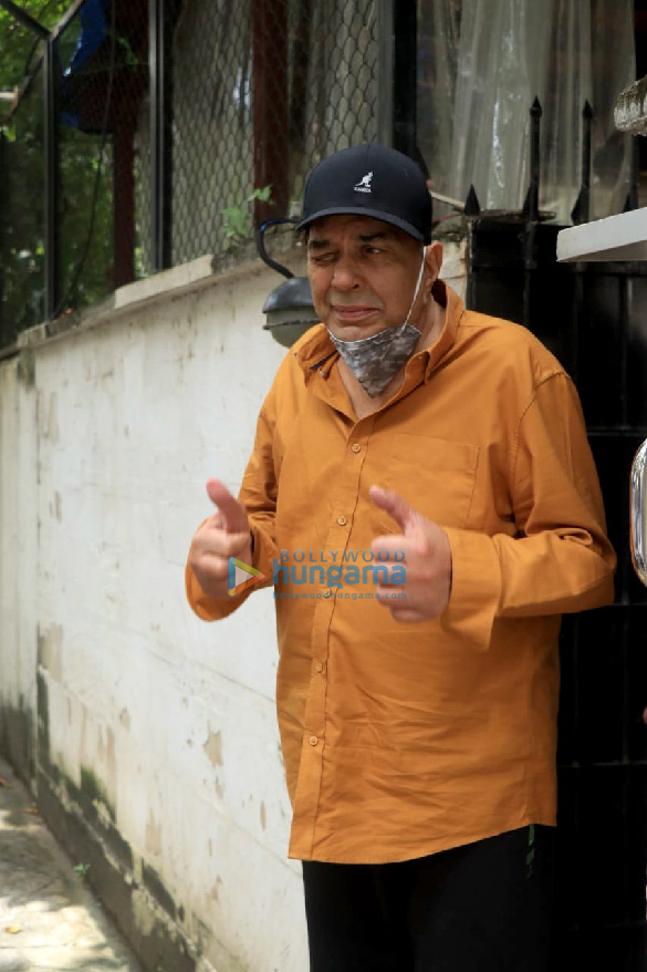 photos dharmendra snapped at a clinic in juhu 3