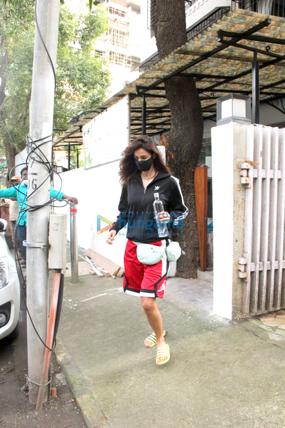 photos disha patani snapped in bandra 4 2