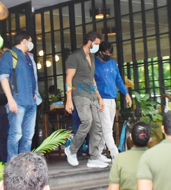 photos hrithik roshan deepika padukone and siddharth anand snapped in juhu 3