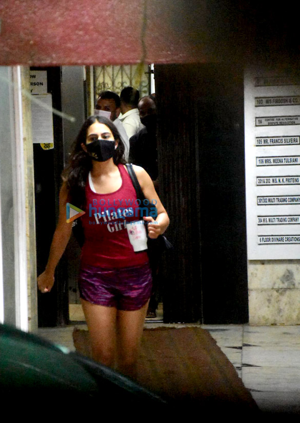 photos janhvi kapoor and sara ali khan snapped at the gym 4
