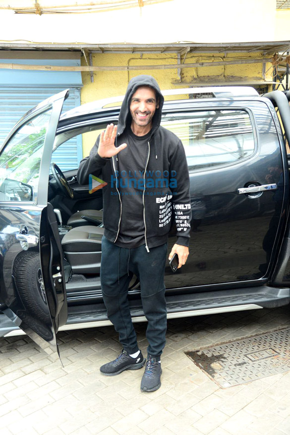 Photos: John Abraham spotted at a gym in Bandra Photos: John Abraham spotted at a gym in Bandra