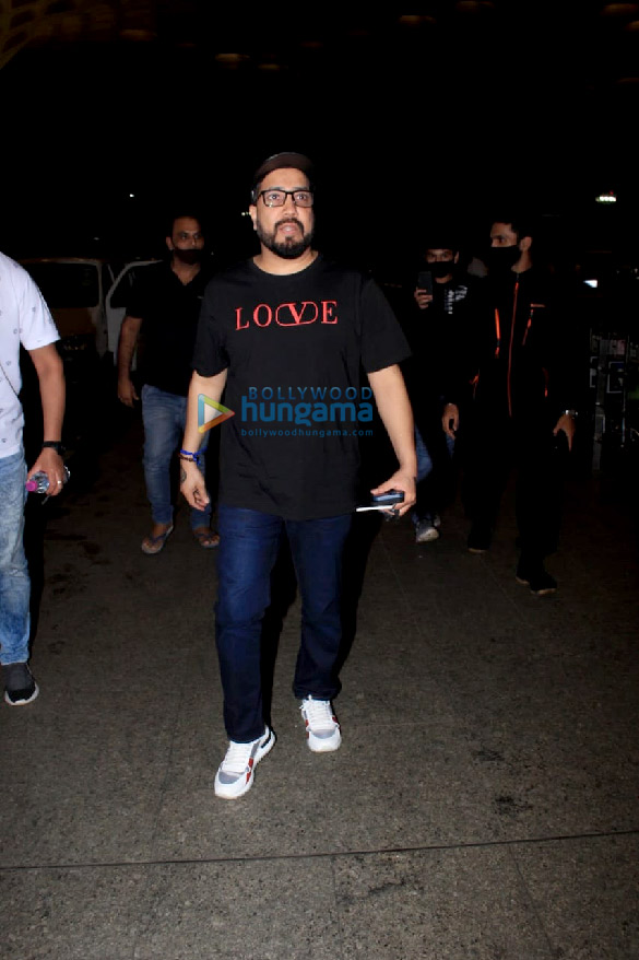 photos kangna ranaut and mika singh snapped at the airport 1