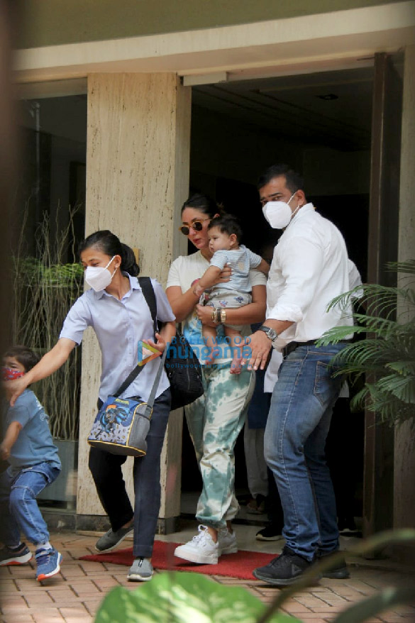 photos kareena kapoor khan spotted in bandra 4 16