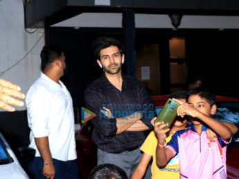 Photos: Kartik Aaryan snapped in town