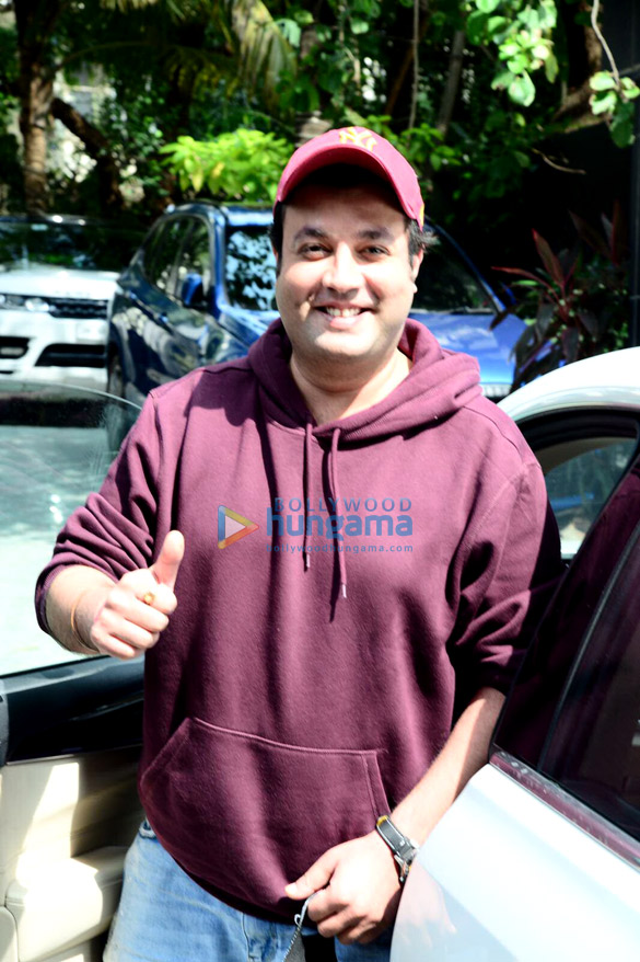 photos kiara advani and varun sharma snapped at the maddock films office in santacruz 4