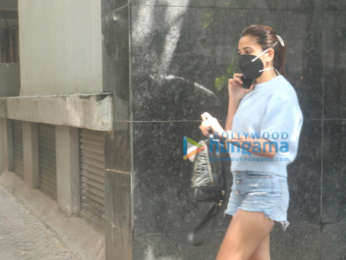 Photos: Kriti Kharbanda spotted outside a clinic in Santacruz