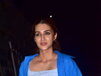 Photos: Kriti Sanon snapped at Pooja Entertainment office in Juhu Photos: Kriti Sanon snapped at Pooja Entertainment office in Juhu