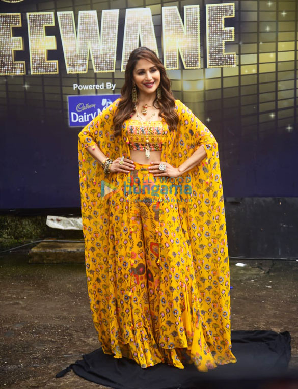 photos madhuri dixit shweta tiwari and bharti singh snapped on the sets of dance deewane 2