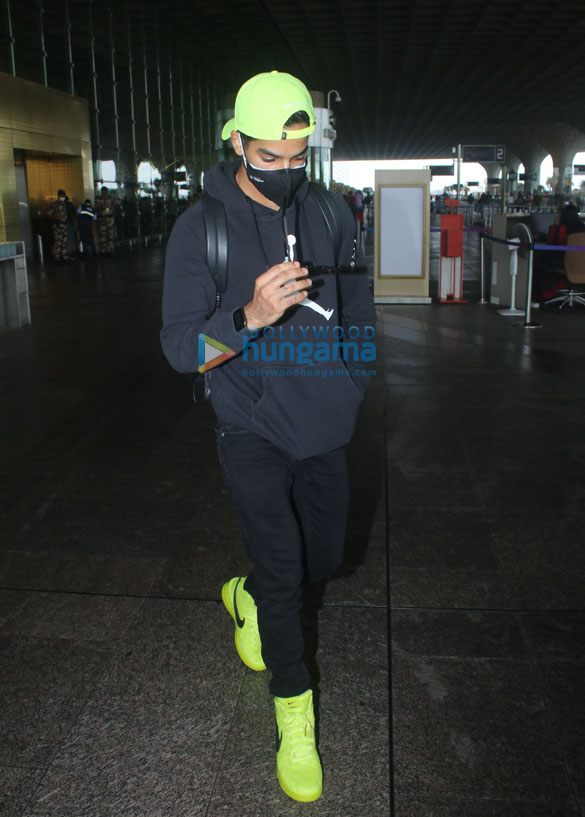 photos malaika arora ishaan khatter mrunal thakur and others snapped at the airport 7