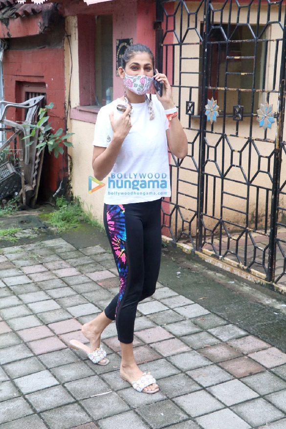 photos malaika arora and kubbra sait spotted at diva yoga studio in bandra 2 2