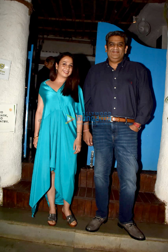 photos mission majnu team celebrate the shoot wrap up at oliver bar in khar 1
