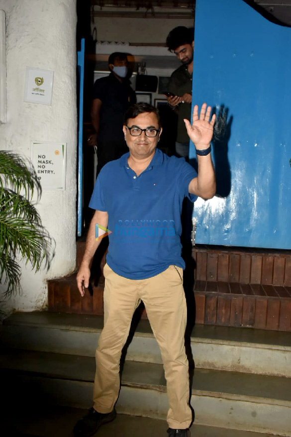 photos mission majnu team celebrate the shoot wrap up at oliver bar in khar 3