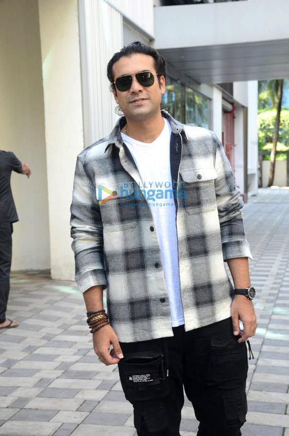 photos mouni roy and jubin nautiyal snapped at t series office in andheri 4