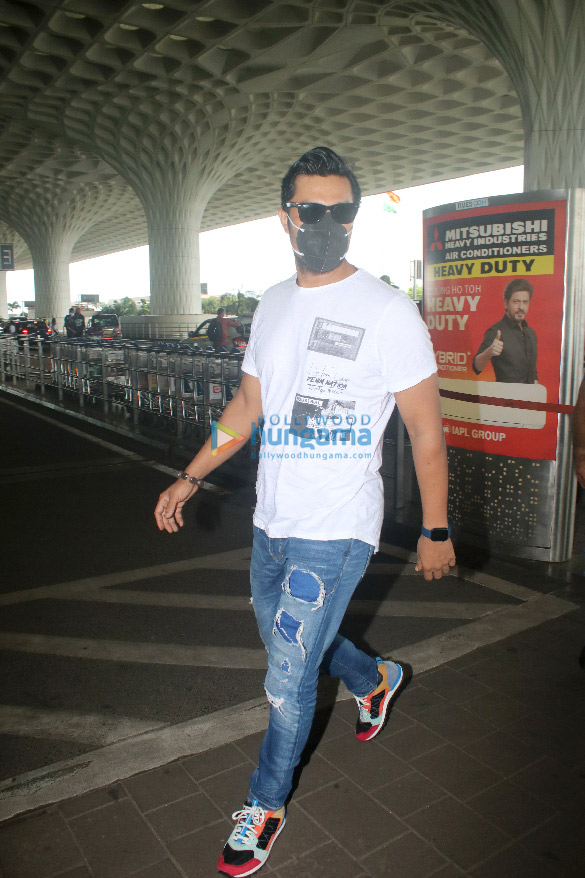 photos parineeti chopra randeep hooda pragya jaiswal and gauahar khan snapped at the airport 2