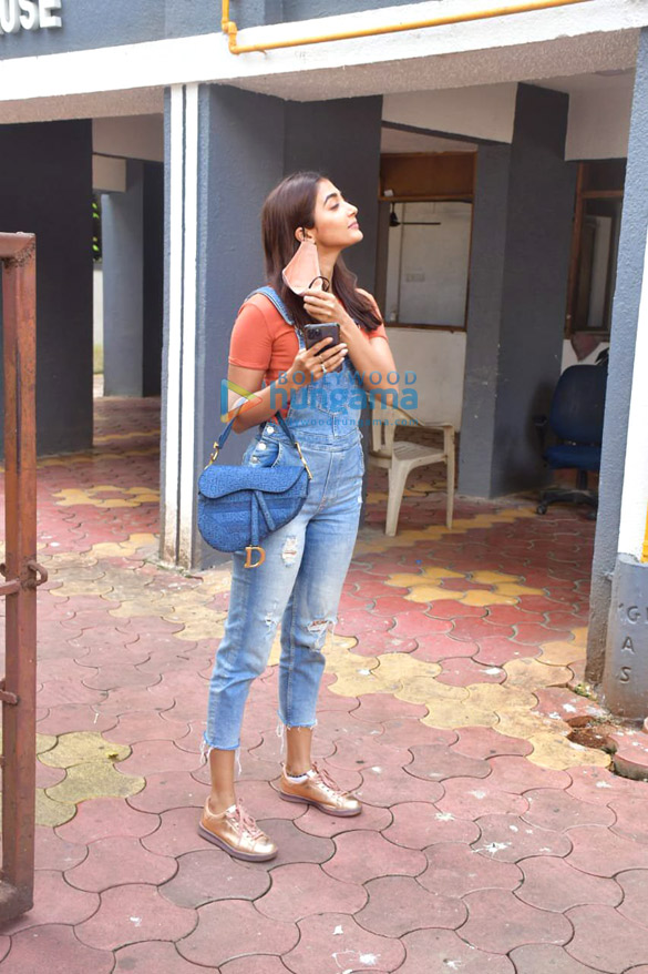 photos pooja hegde spotted at dubbing studio 3