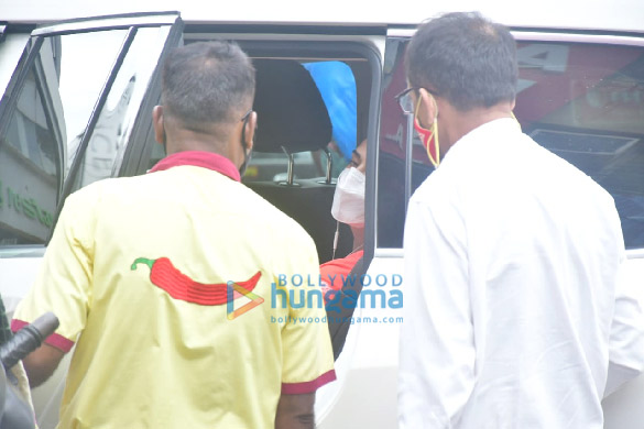 photos preity zinta spotted at hill road 1