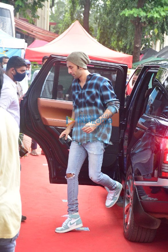 photos ranbir kapoor spotted at mehboob studio 2