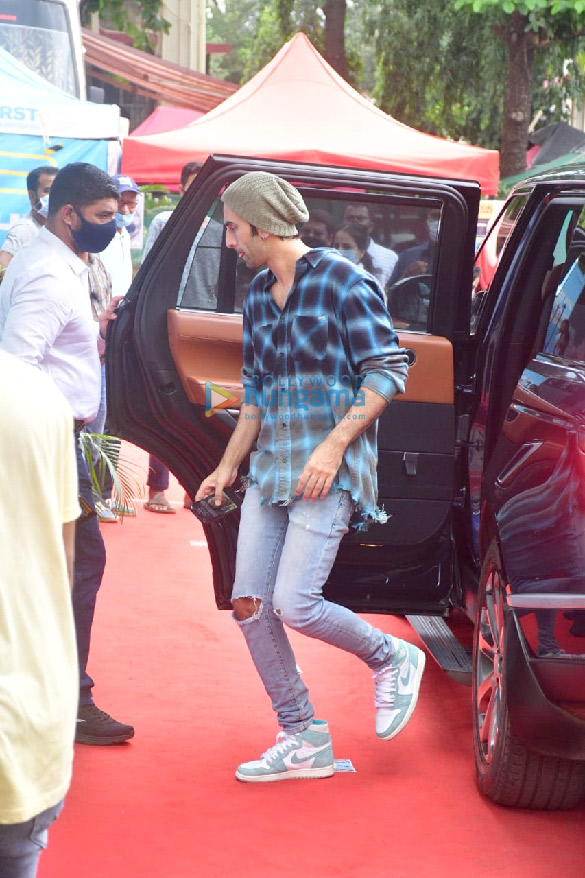 photos ranbir kapoor spotted at mehboob studio 4