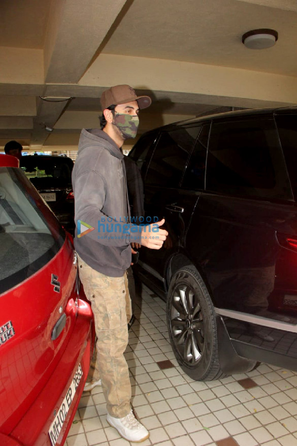 photos ranbir kapoor spotted at a dubbing studio in khar 2 2