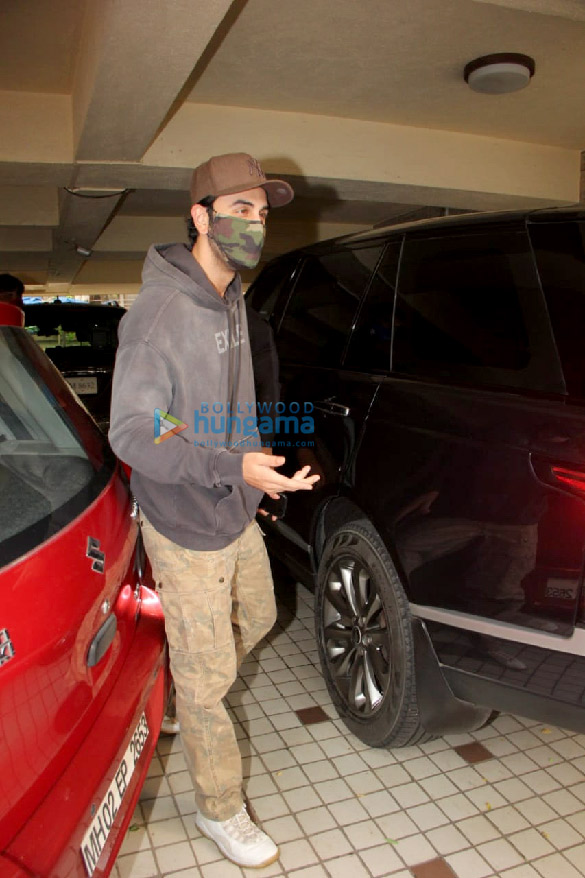 photos ranbir kapoor spotted at a dubbing studio in khar 3 2