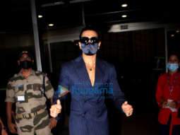 Photos: Ranveer Singh, Sonu Sood, Esha Gupta and others snapped at the airport