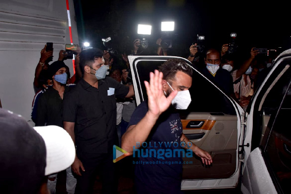 photos saif ali khan snapped during a shoot in goregaon 4