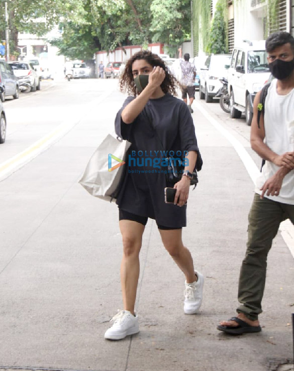 photos sanya malhotra snapped at a dance class in khar 2