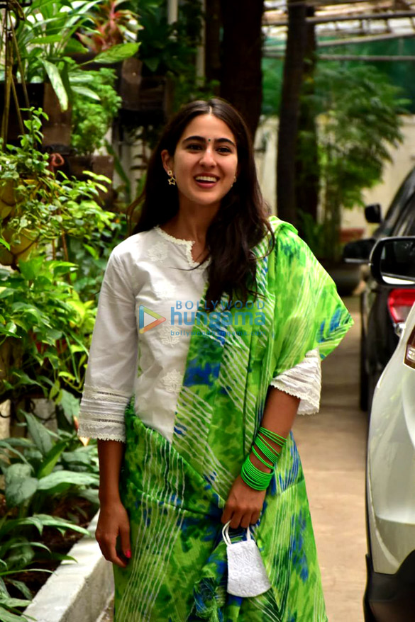 photos sara ali khan snapped in juhu 3 5