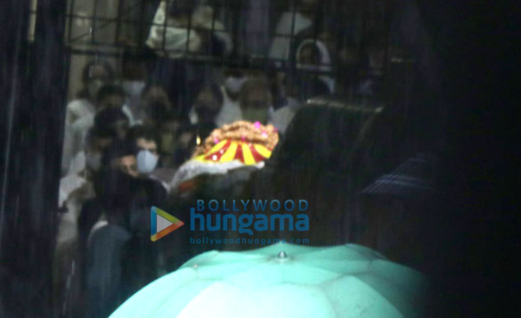 photos shehnaaz gill and others at sidharth shuklas last rites3 1