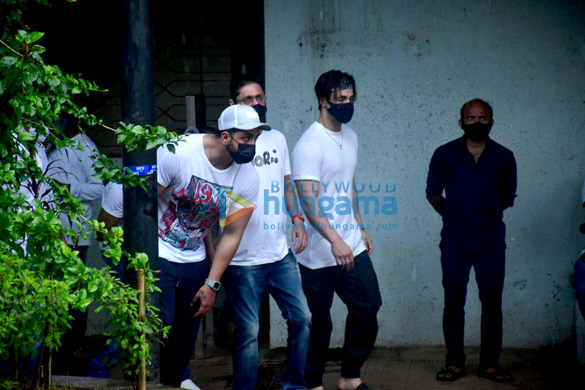 photos shehnaaz gill and others at sidharth shuklas last rites3 5
