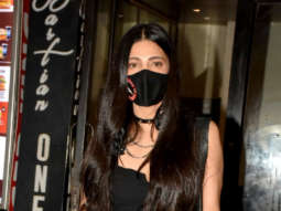 Photos: Shruti Haasan snapped at Bastian in Khar
