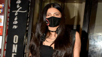 Photos: Shruti Haasan snapped at Bastian in Khar